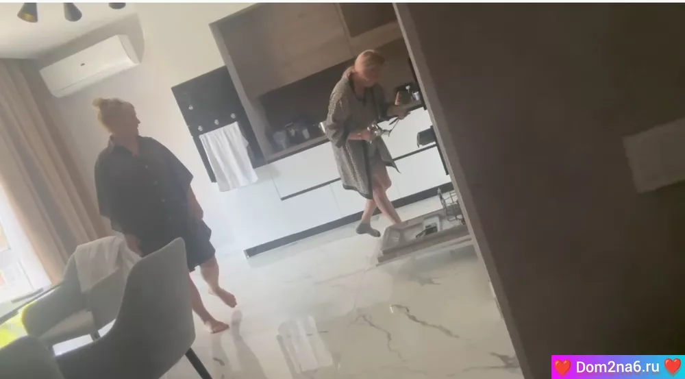 Новости дом 2 на сегодня 12.09.2025 - Мамы приехали! Яна Тырлышкина и Данко теперь спят на диване под грохот посуды.
