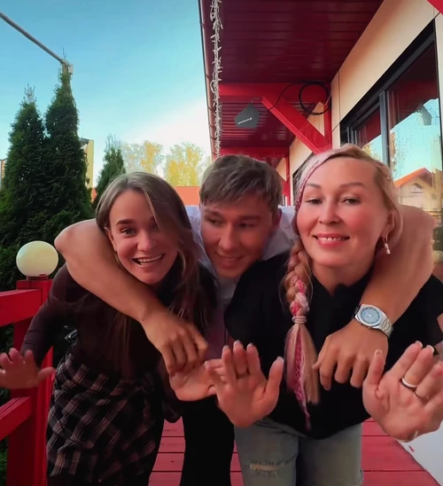 Тырлышкина и Данко покинули проект дом 2