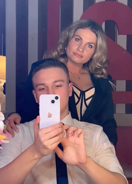 Вики Салибековой, похоже она испытывает чувства к молодому Артему Гавр